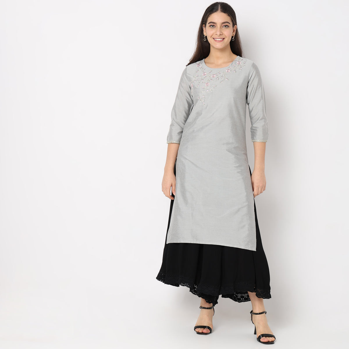 Straight Fit Embroidered Kurta