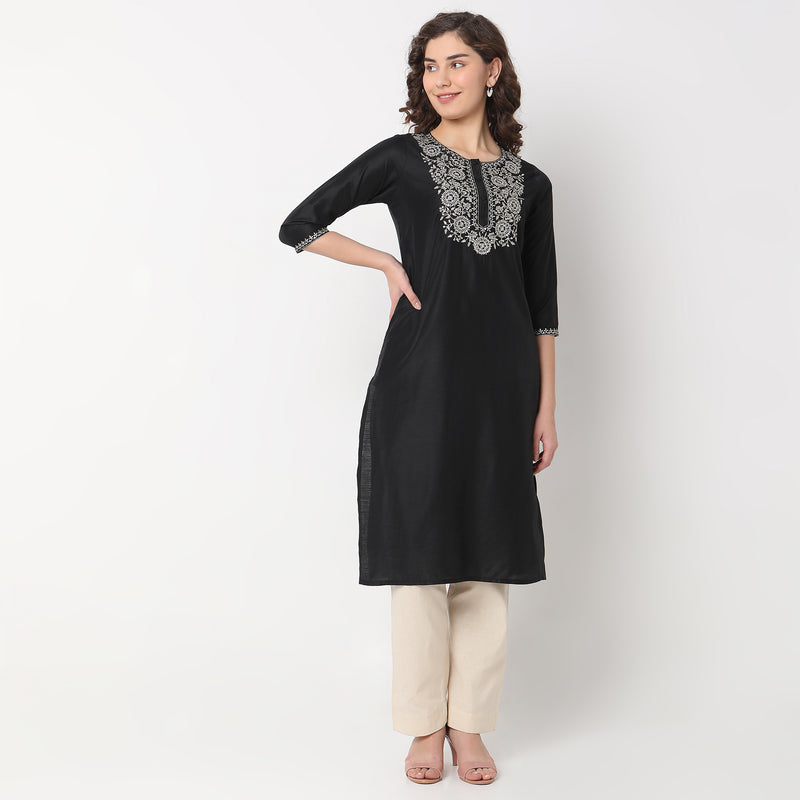 Straight Fit Embroidered Kurta