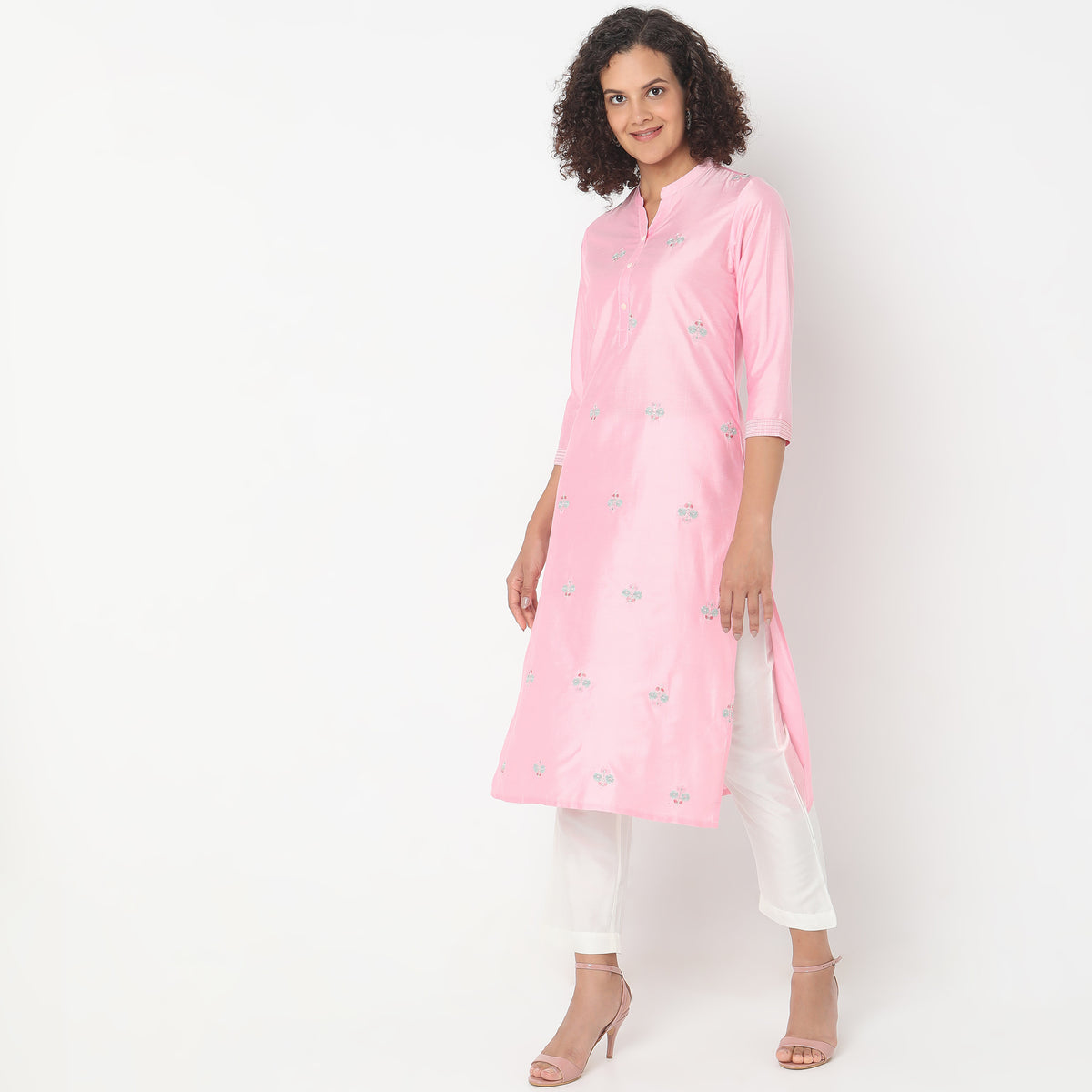 Straight Fit Embroidered Kurta