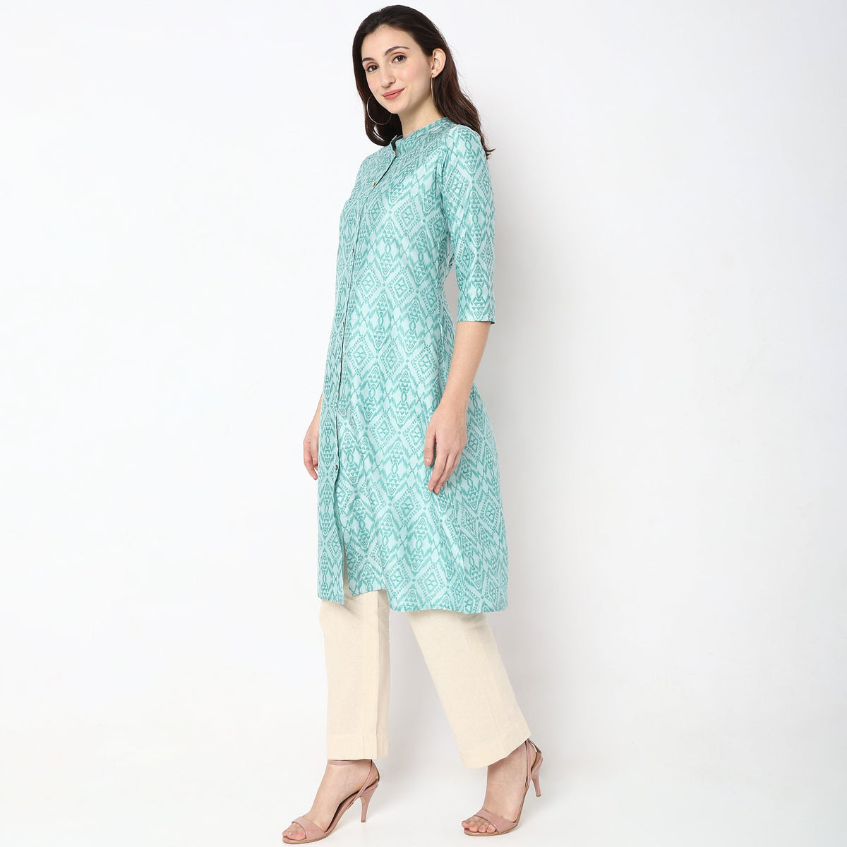 Women Wearing Regular Fit Printed Kurta