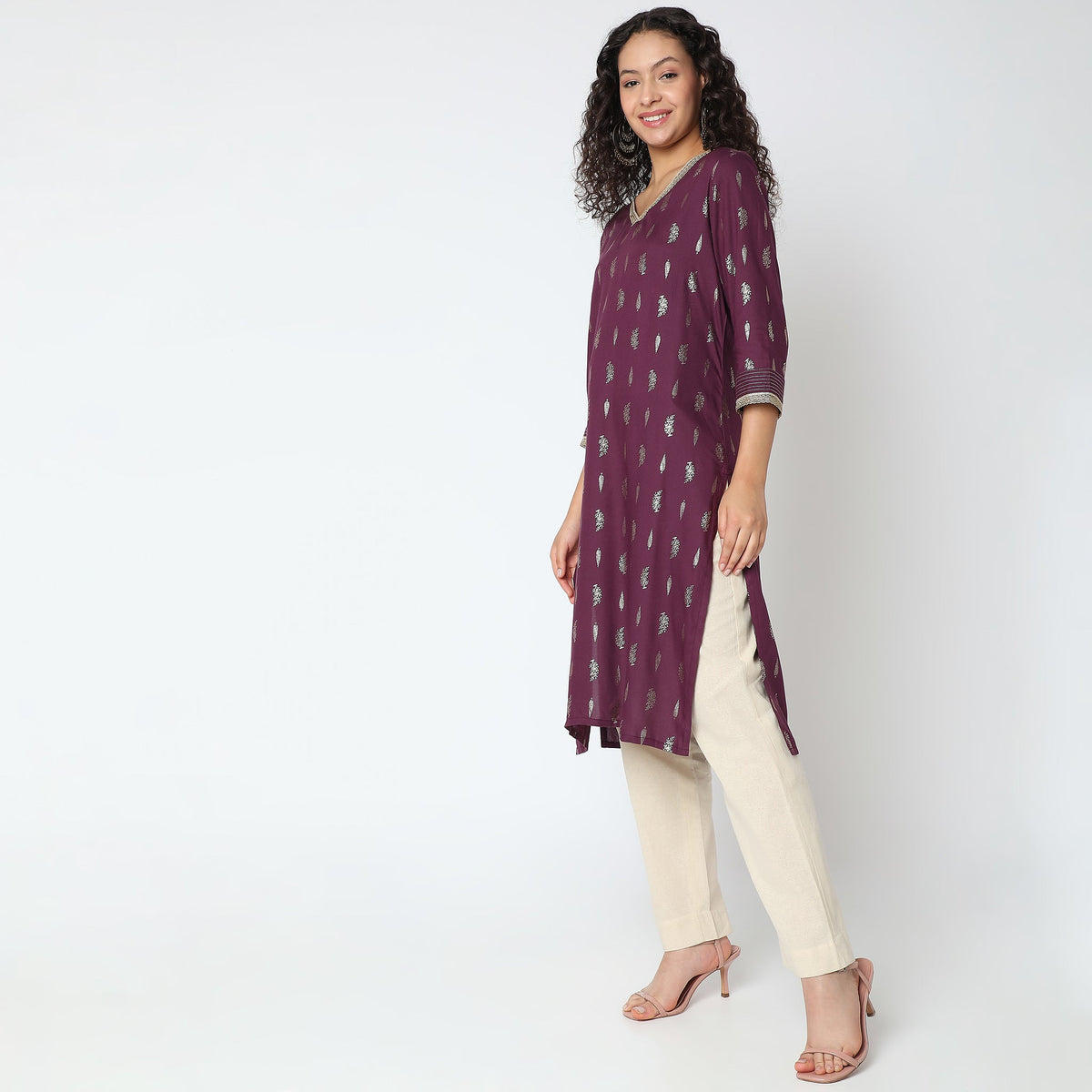 Women Wearing Straight Fit Printed Kurta