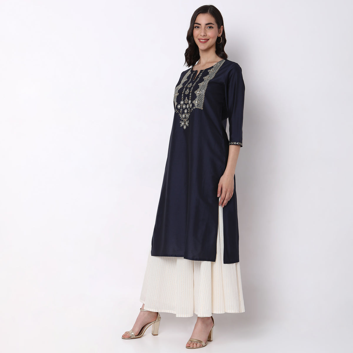 Straight Fit Embroidered Kurta