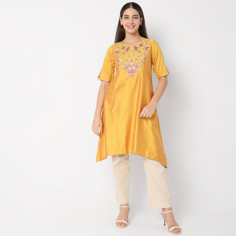 Regular Fit Embroidered Kurta