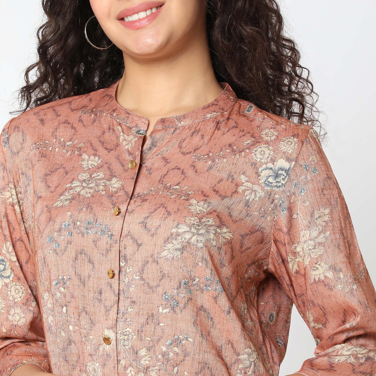 Women Wearing Straight Fit Printed Kurta