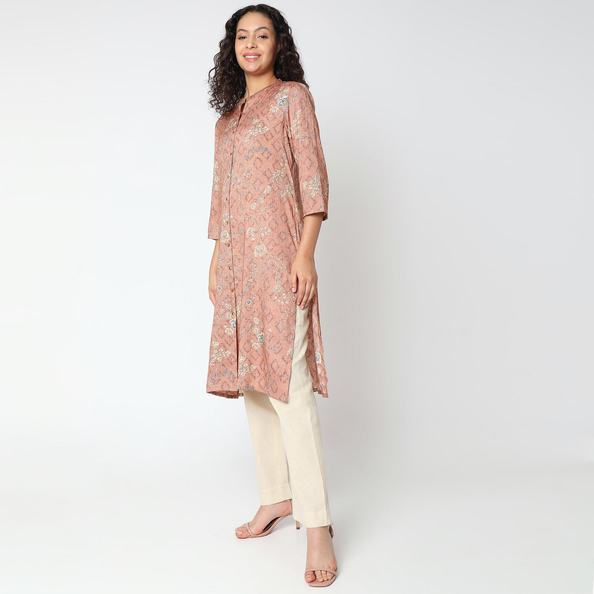 Women Wearing Straight Fit Printed Kurta