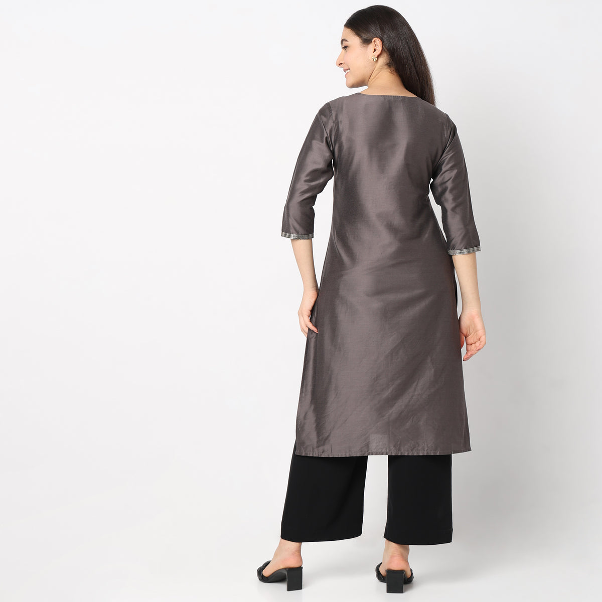 Straight Fit Embroidered Kurta