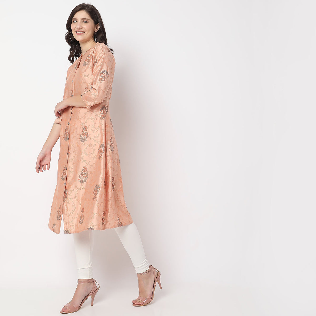 Women Wearing Straight Fit Printed Kurta