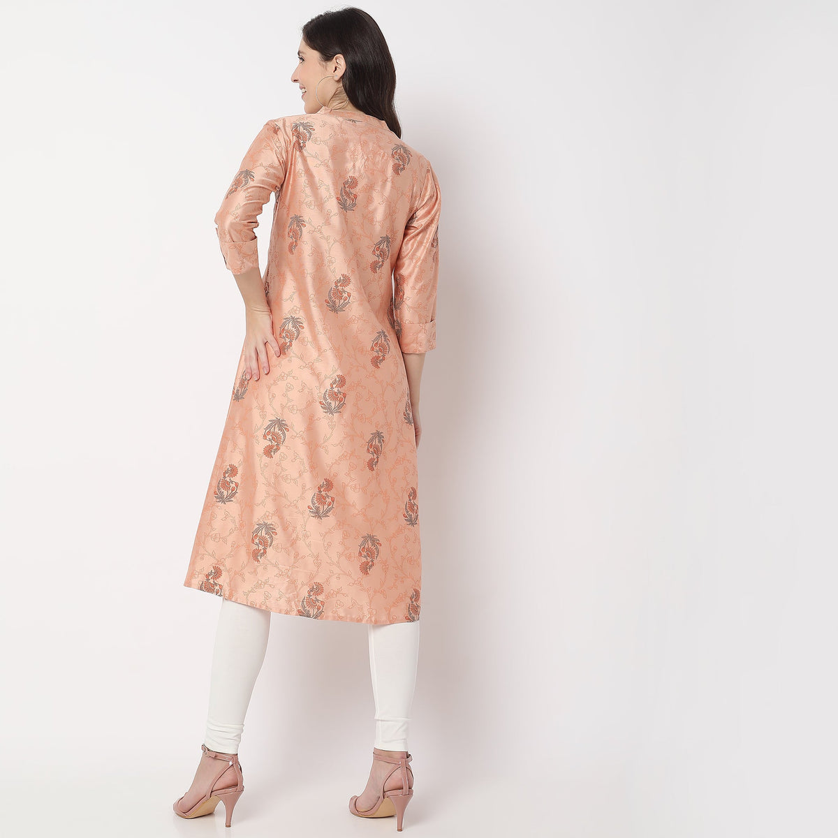 Women Wearing Straight Fit Printed Kurta