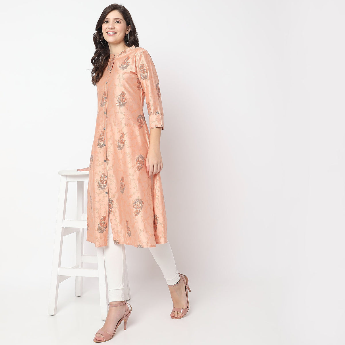 Women Wearing Straight Fit Printed Kurta