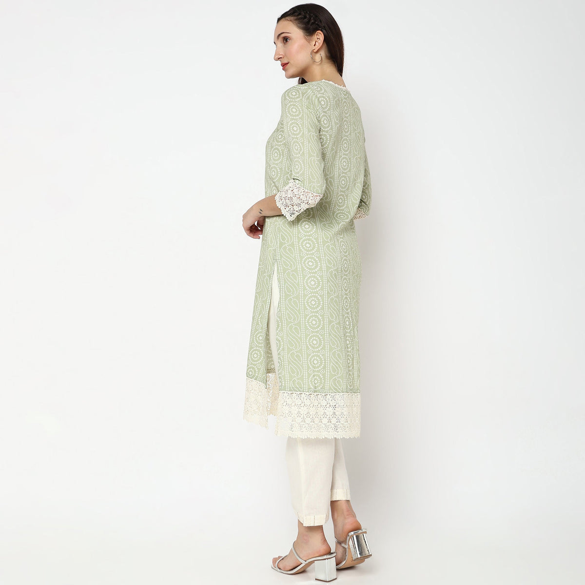 Women Wearing Straight Fit Printed Kurta