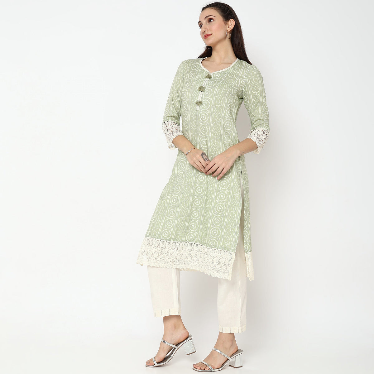 Women Wearing Straight Fit Printed Kurta