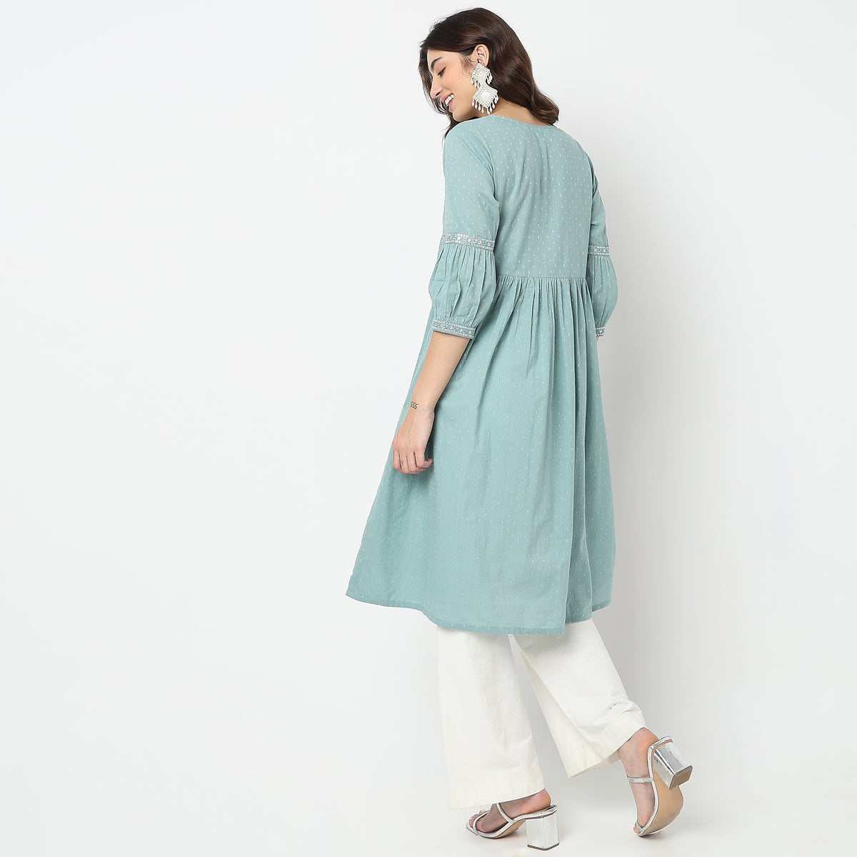 Straight Fit Embroidered Kurta