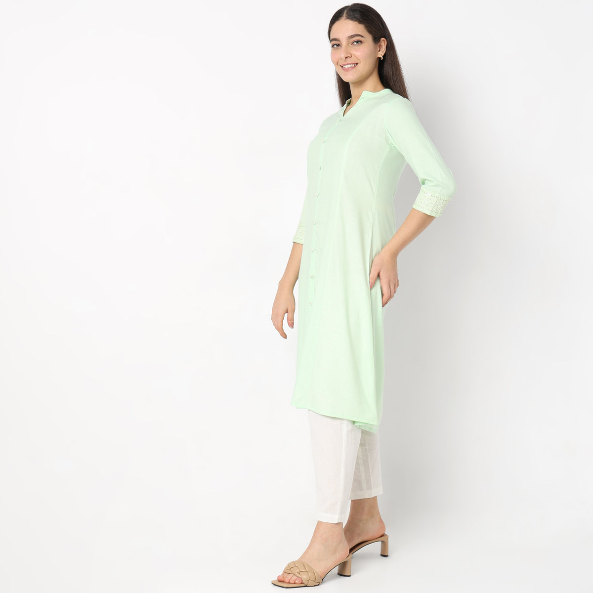 Straight Fit Embroidered Kurta