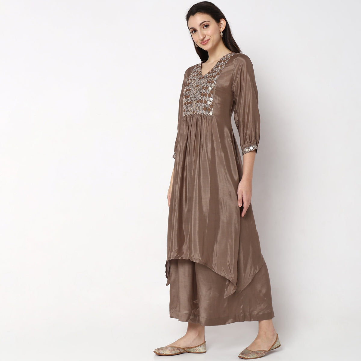 Women Wearing Regular Fit Embellished Kurta