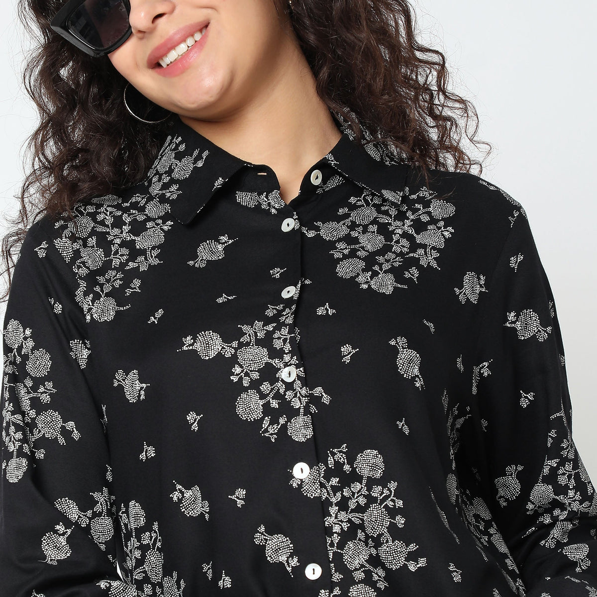 Women Wearing Regular Fit Printed Kurta