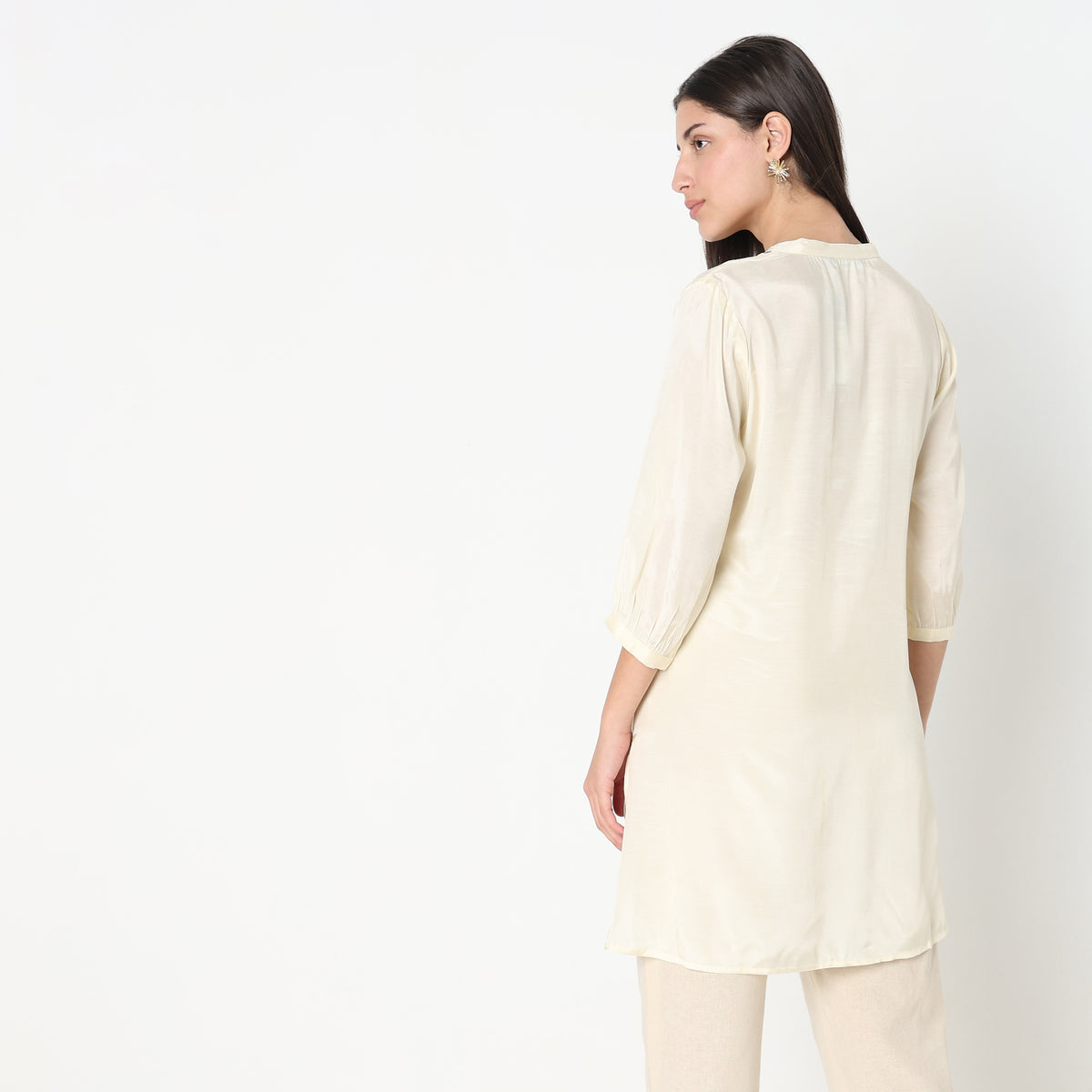 Straight Fit Embroidered Kurta