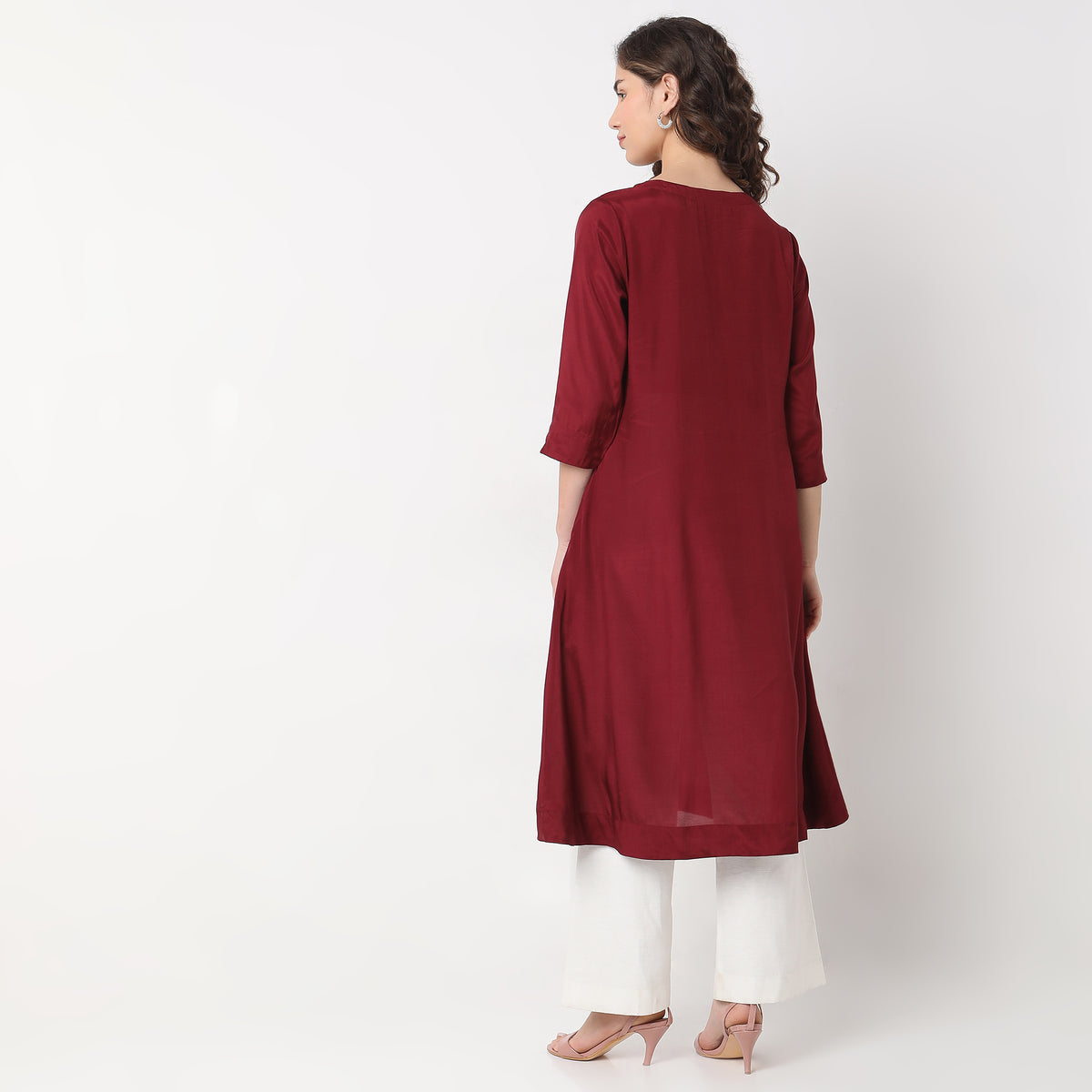 Straight Fit Embroidered Kurta