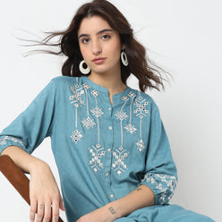 Straight Fit Embellished Kurta