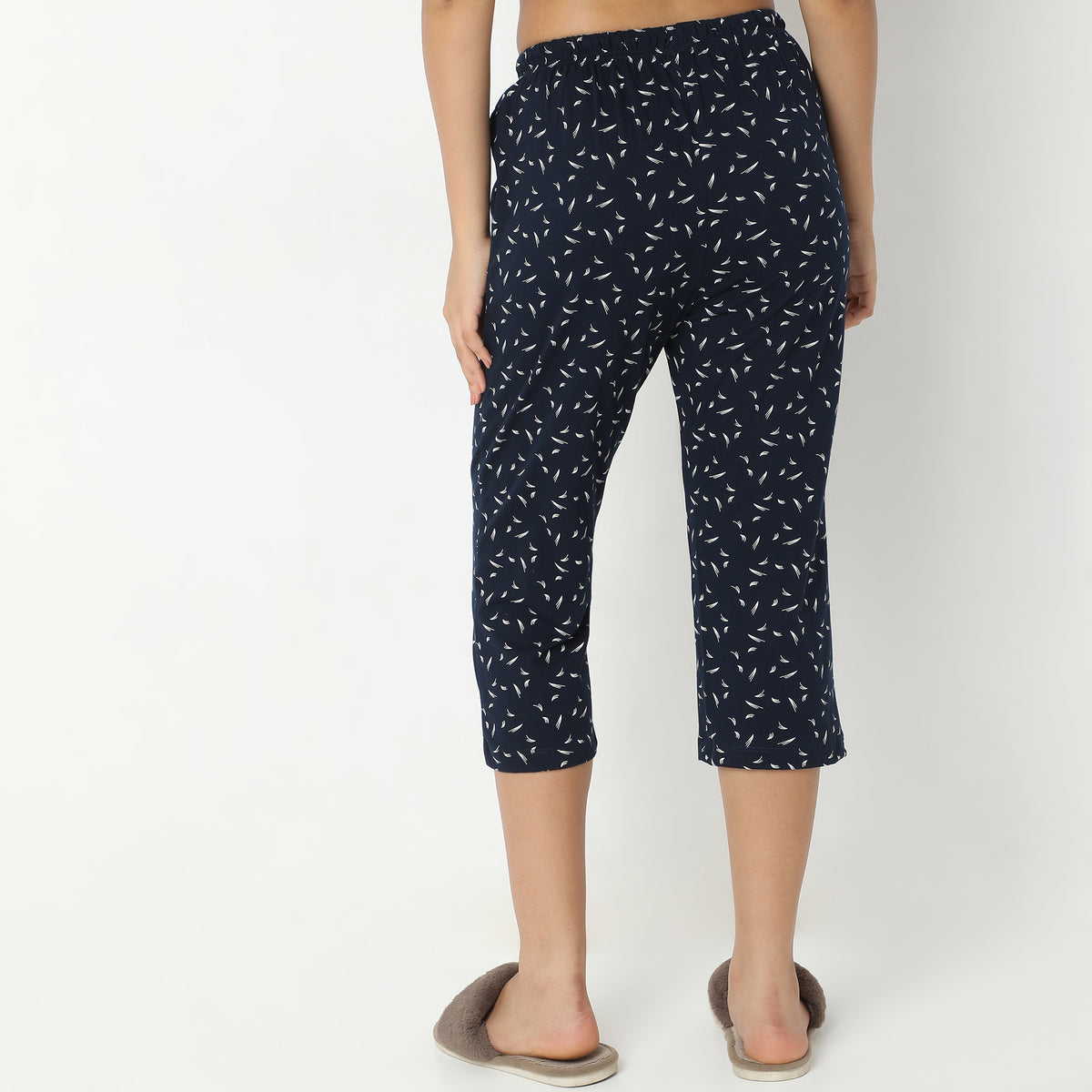 Regular Fit Floral Mid Rise Capris