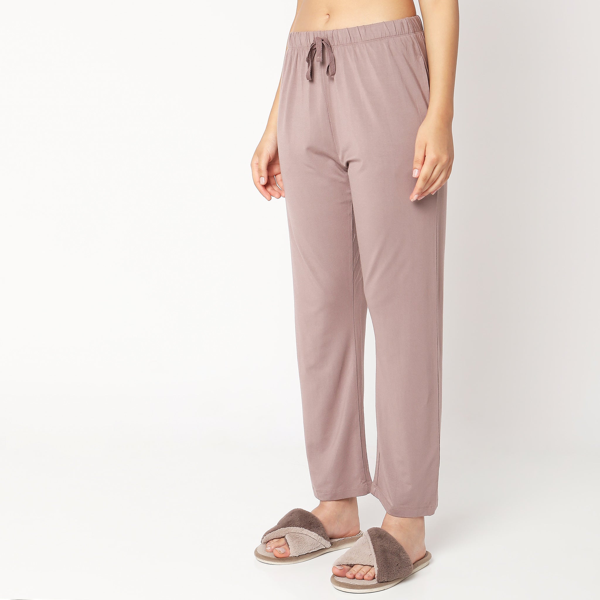 Women Wearing Regular Fit Solid Mid Rise Pyjama