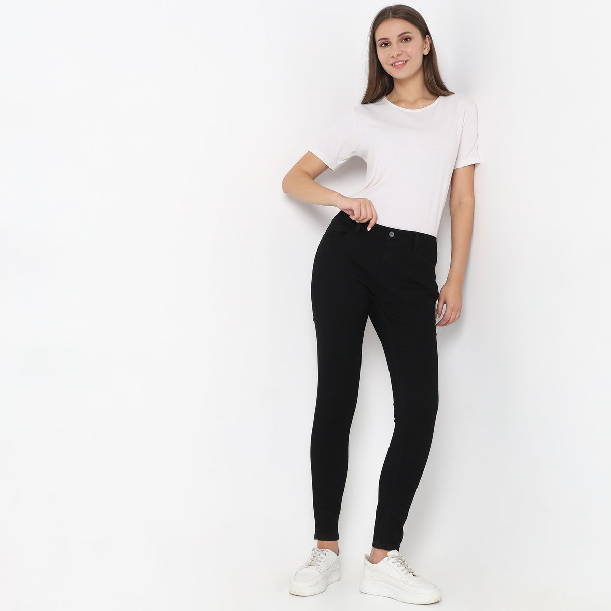 Skinny Fit Solid Mid Rise Jeans