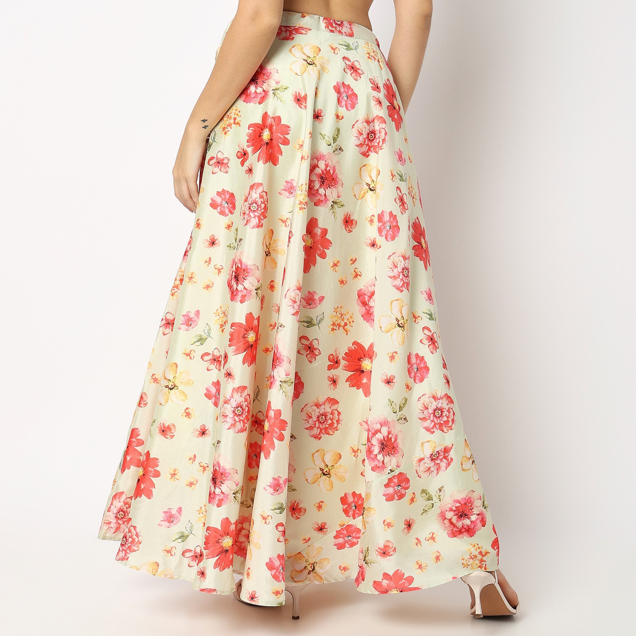 Women Wearing Flare Fit Printed Mid Rise Skirt