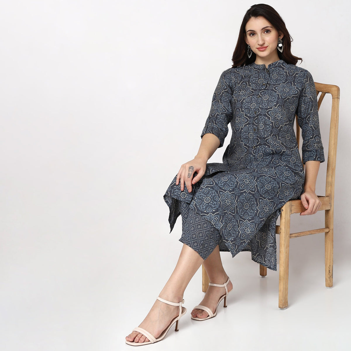 Women Wearing Straight Fit Printed Kurta Set