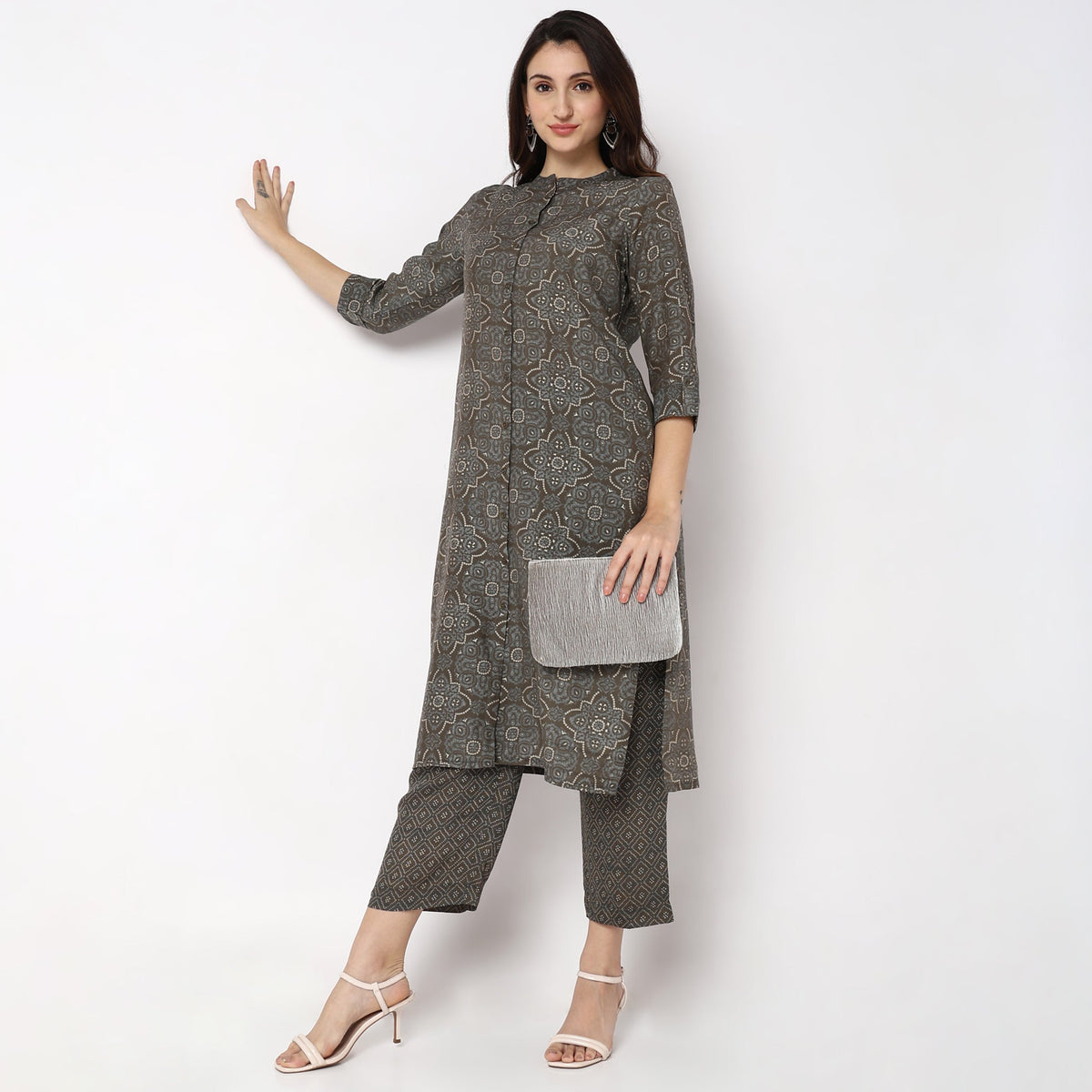 Women Wearing Straight Fit Printed Kurta Set