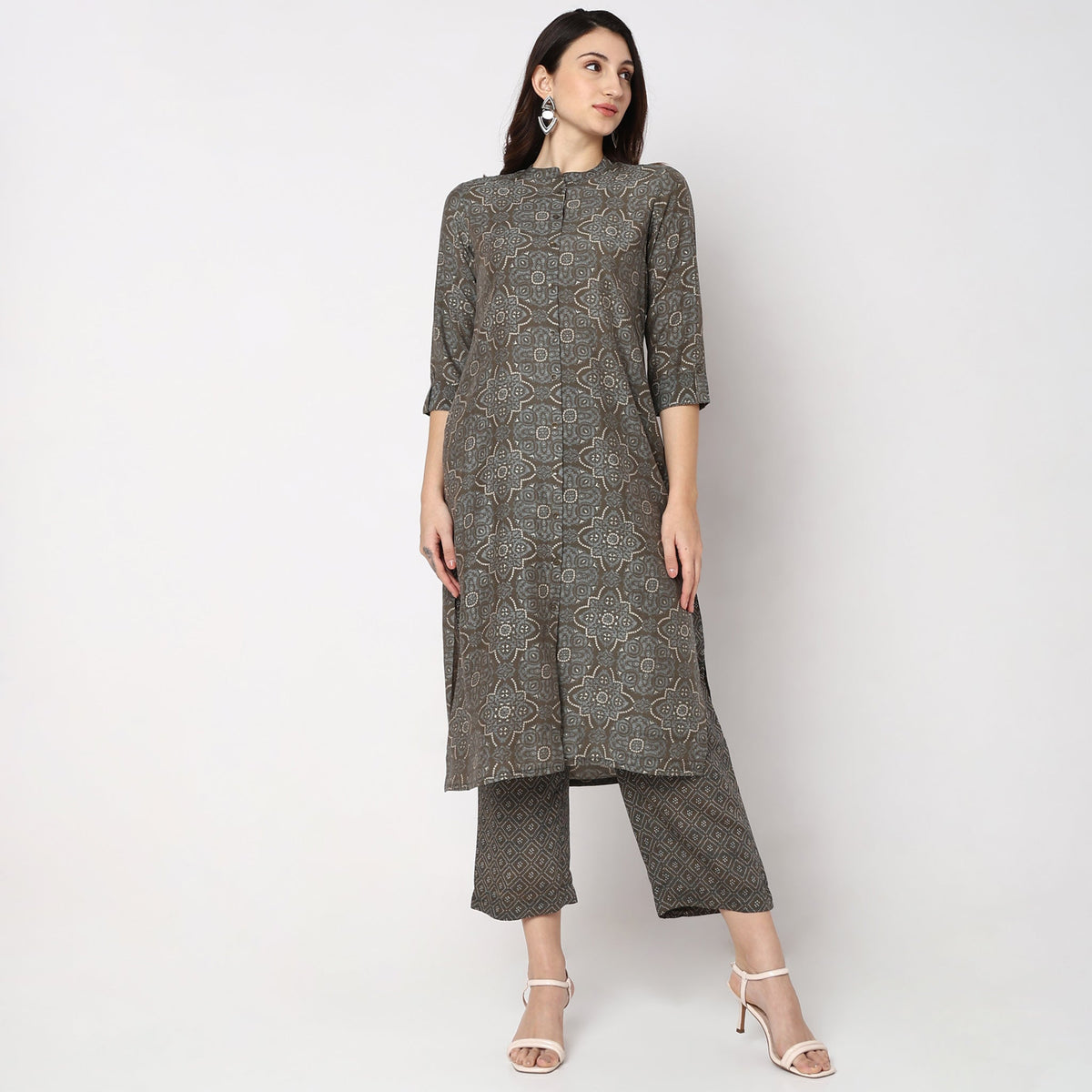 Women Wearing Straight Fit Printed Kurta Set