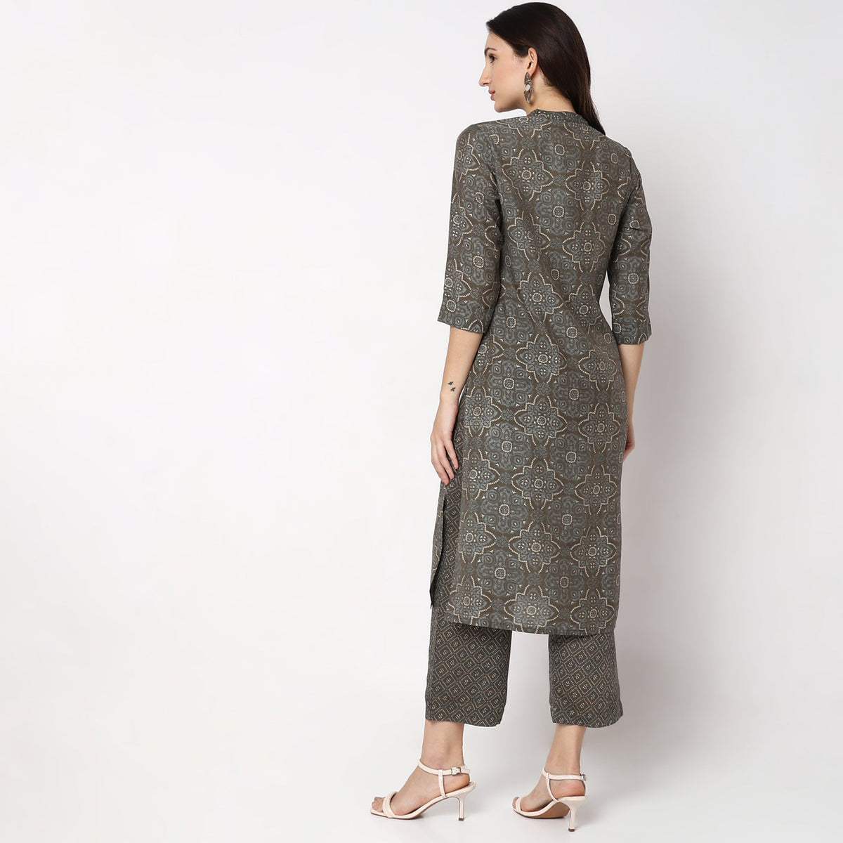 Women Wearing Straight Fit Printed Kurta Set