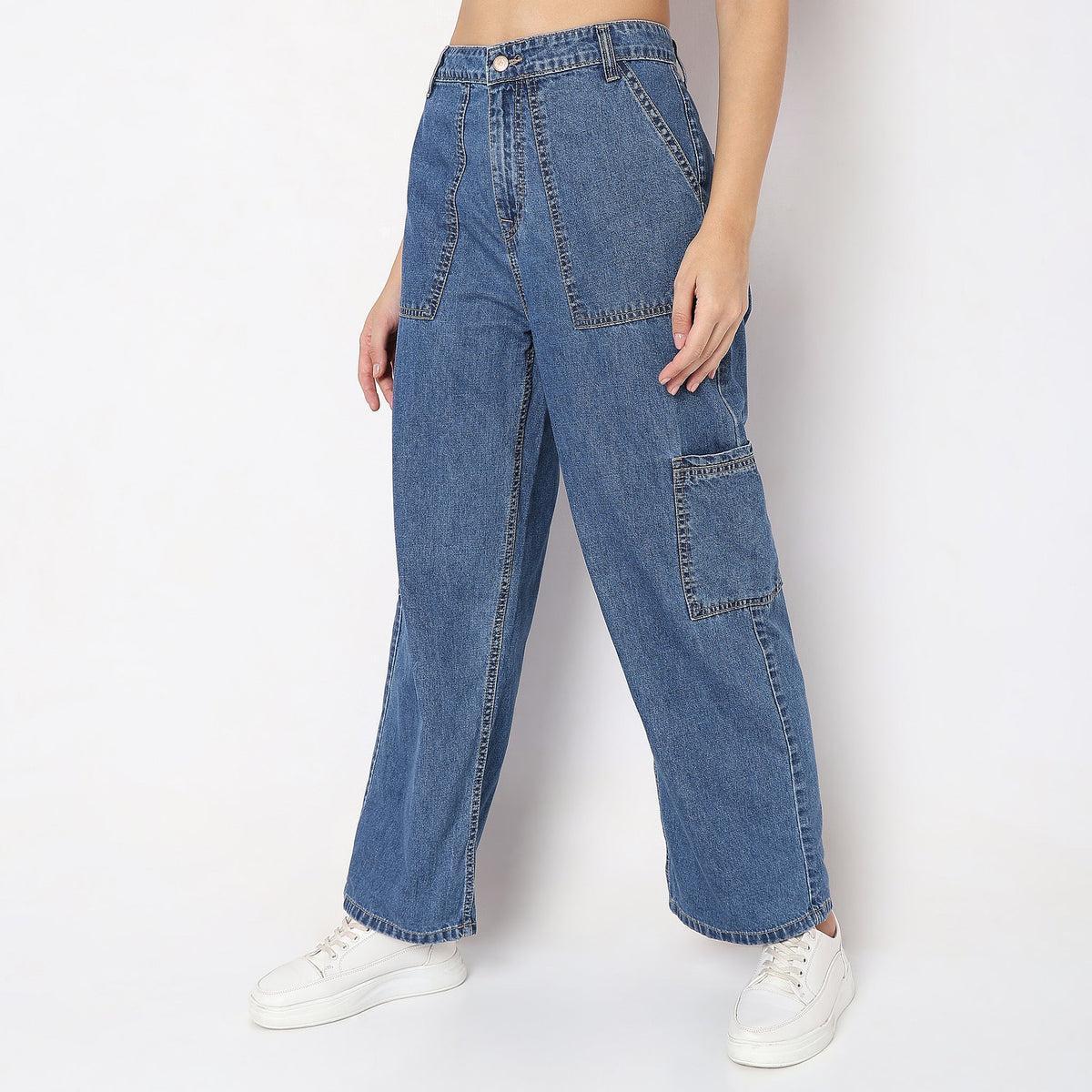 Women Wearing Straight Fit Solid High Rise Jean