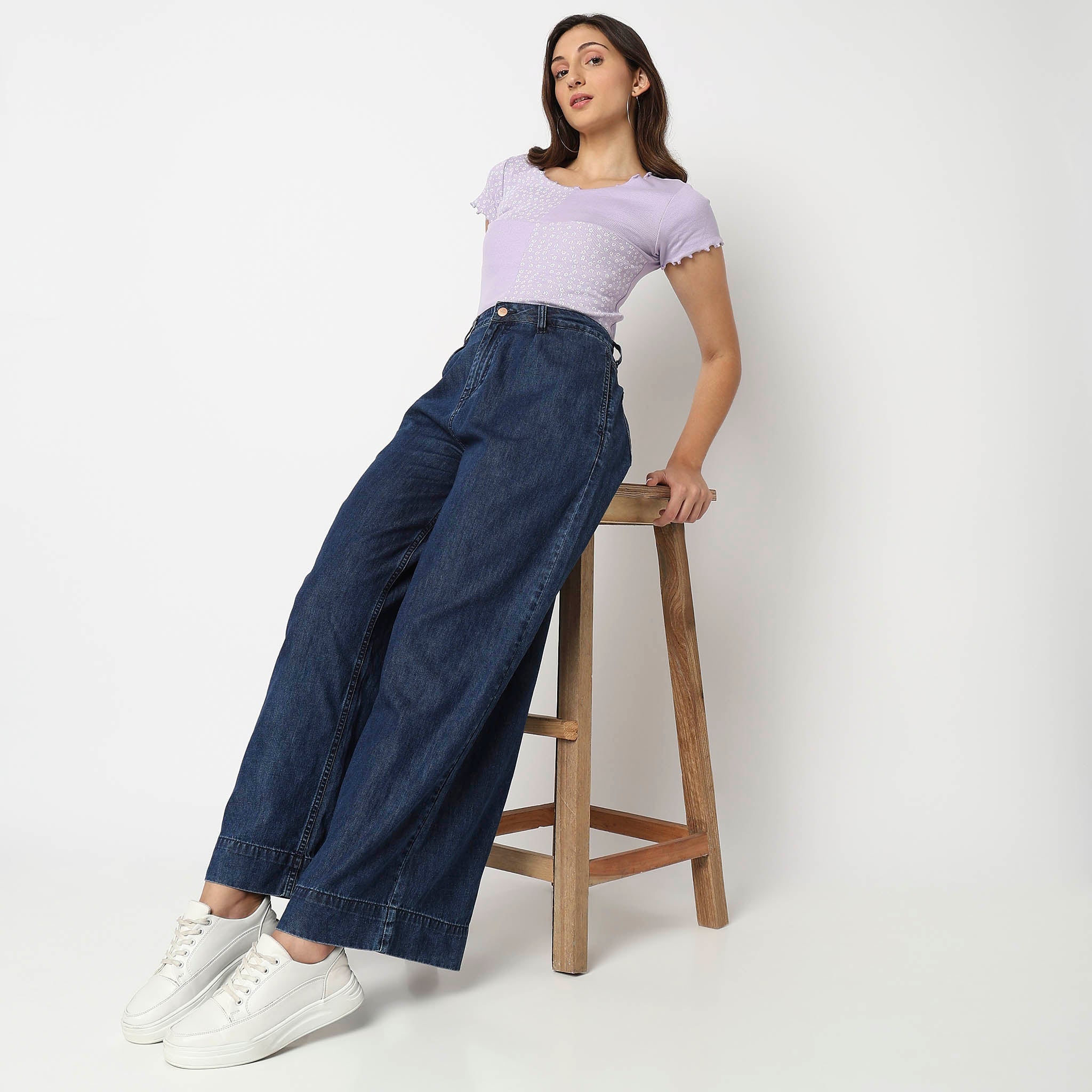 Women Wearing Wide Leg Solid High Rise Jean