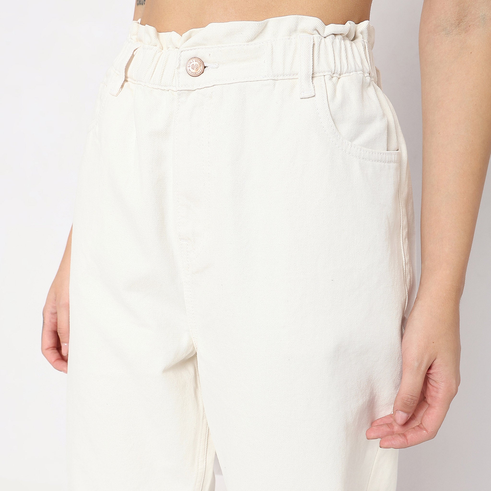 Vince 1961 newest Union Slouch Jeans in White.