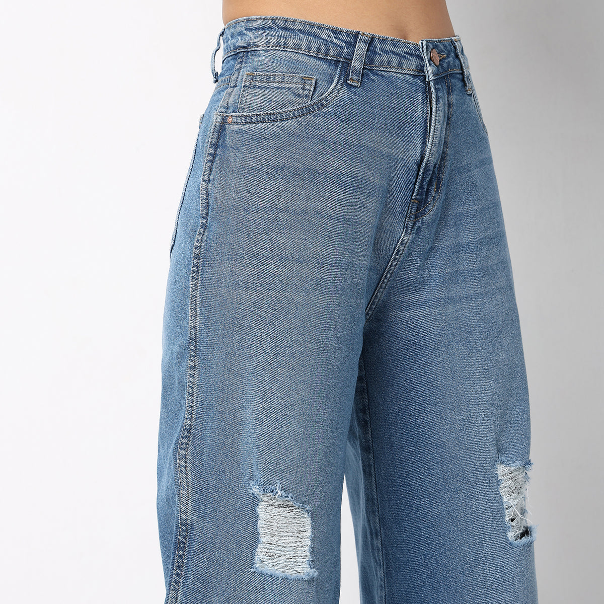 Women Wearing Flare Fit Solid High Rise Jeans