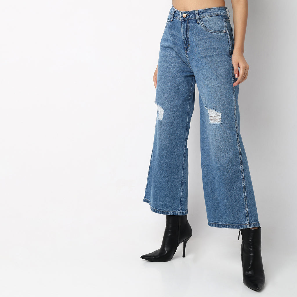 Women Wearing Flare Fit Solid High Rise Jeans