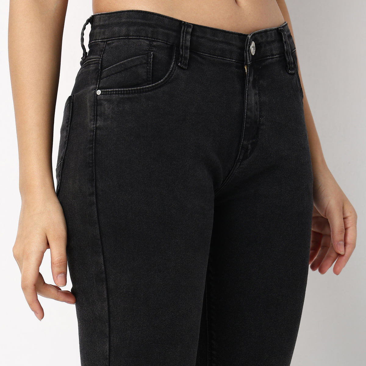 Skinny Fit Solid Mid Rise Jeans