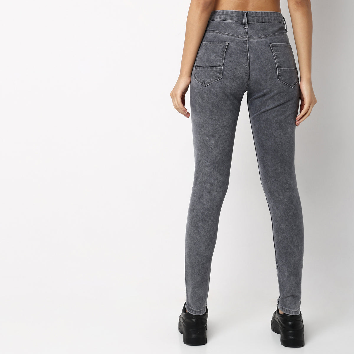 Skinny Fit Solid Mid Rise Jeans