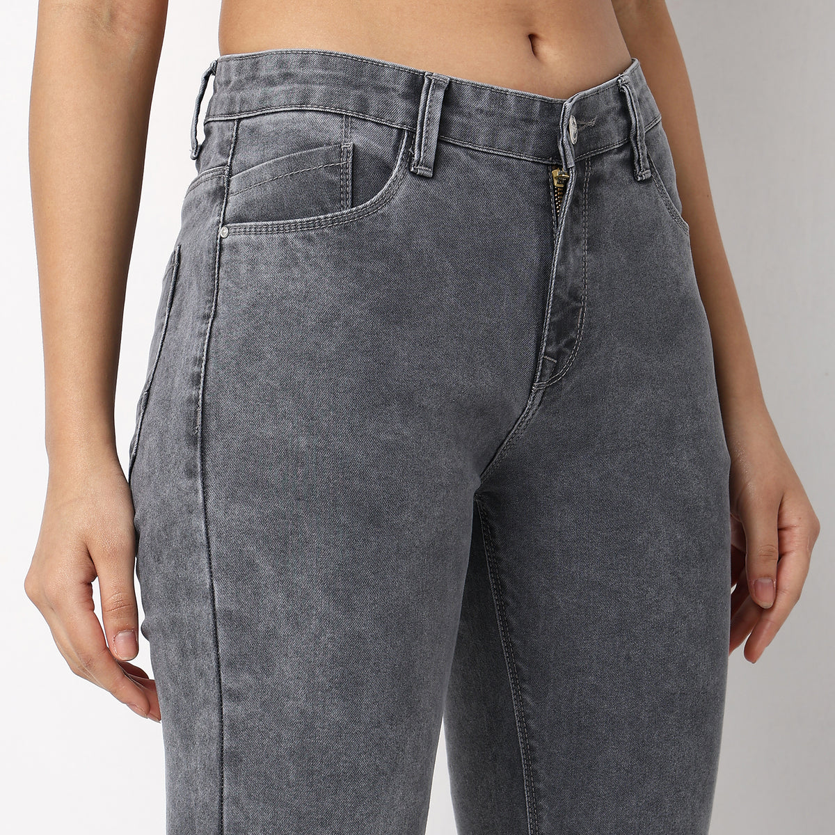 Skinny Fit Solid Mid Rise Jeans