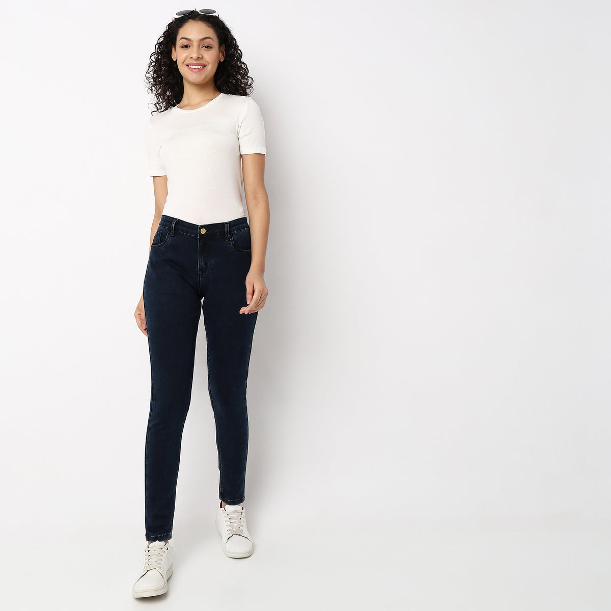 Skinny Fit Solid Mid Rise Jeans