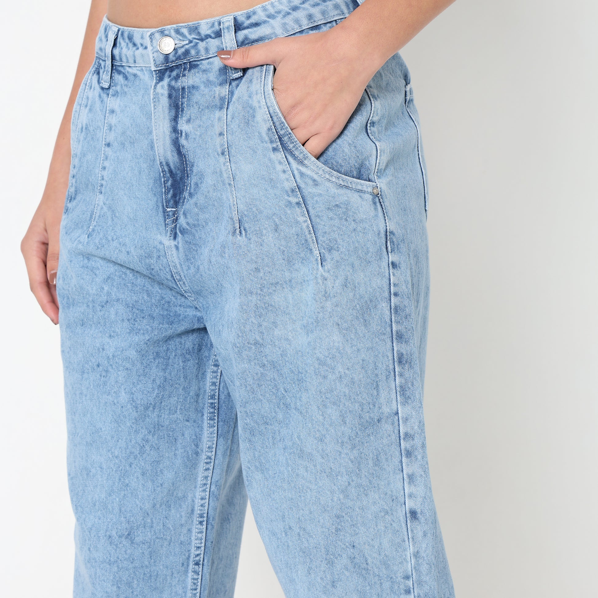 Slouch Fit Solid High Rise Jeans