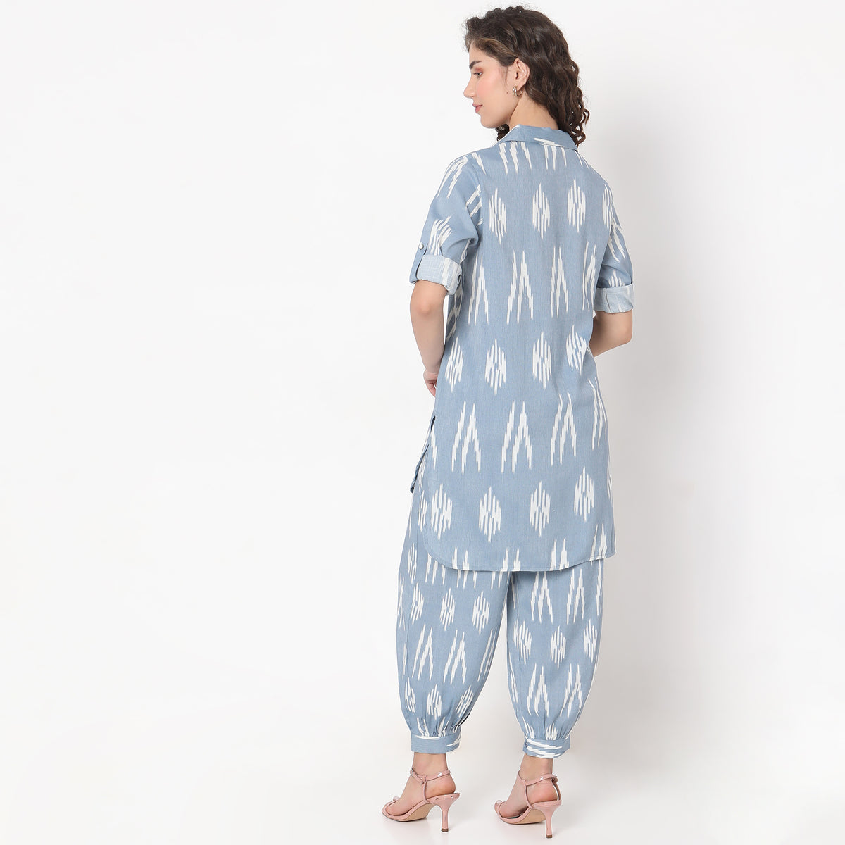 Straight Fit Printed Kurta Sets