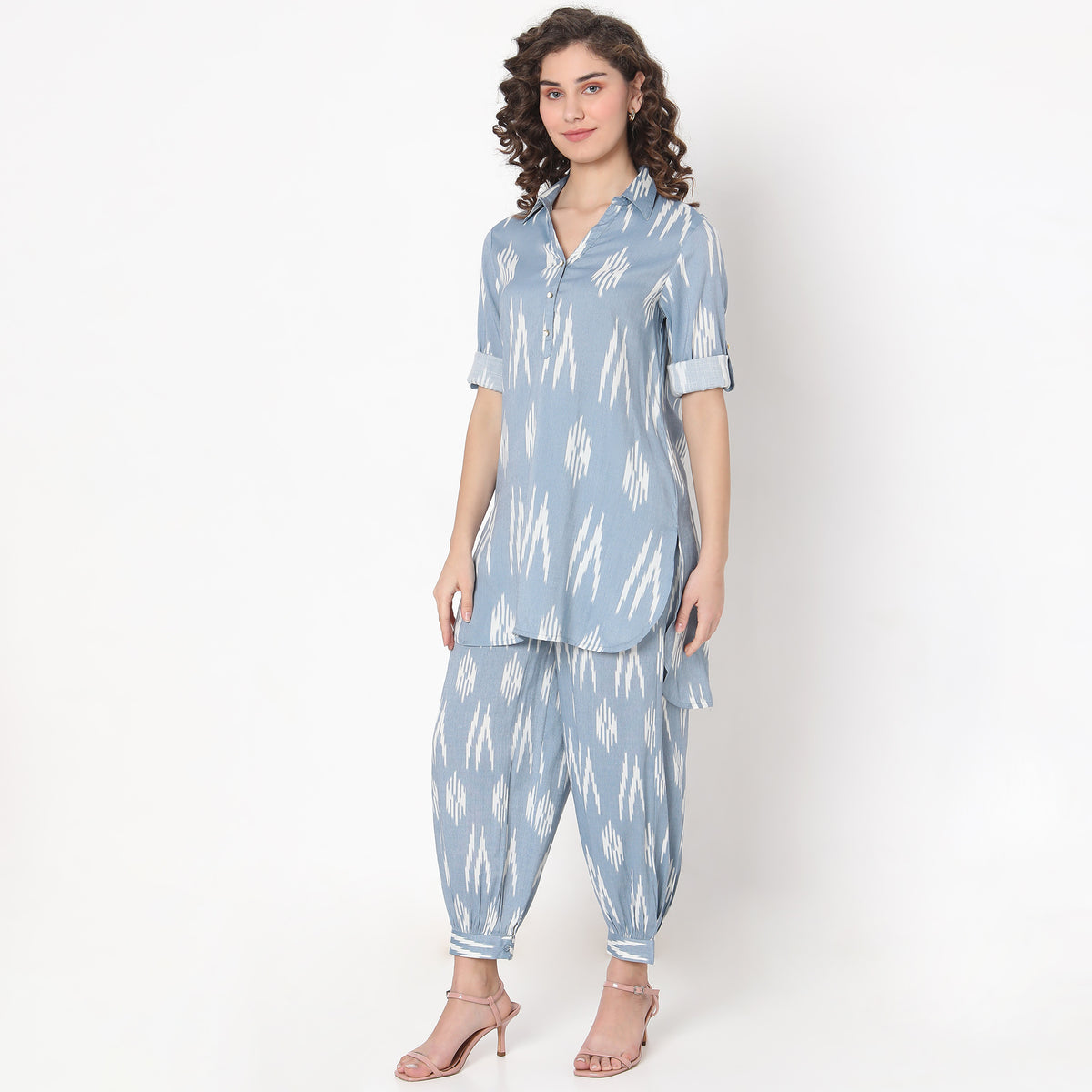 Straight Fit Printed Kurta Sets