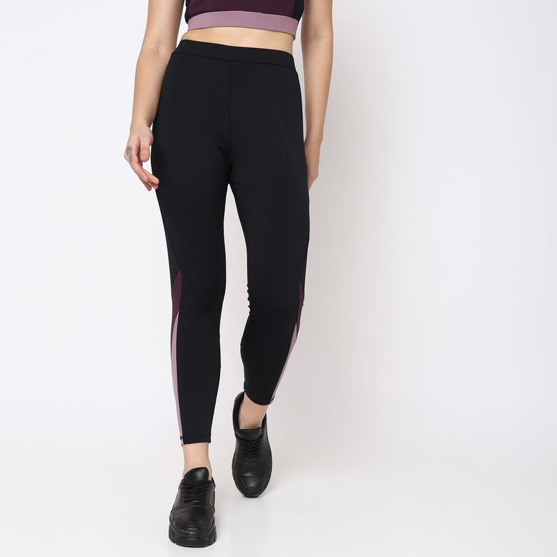 Women Wearing Straight Fit Solid High Rise Jeggings