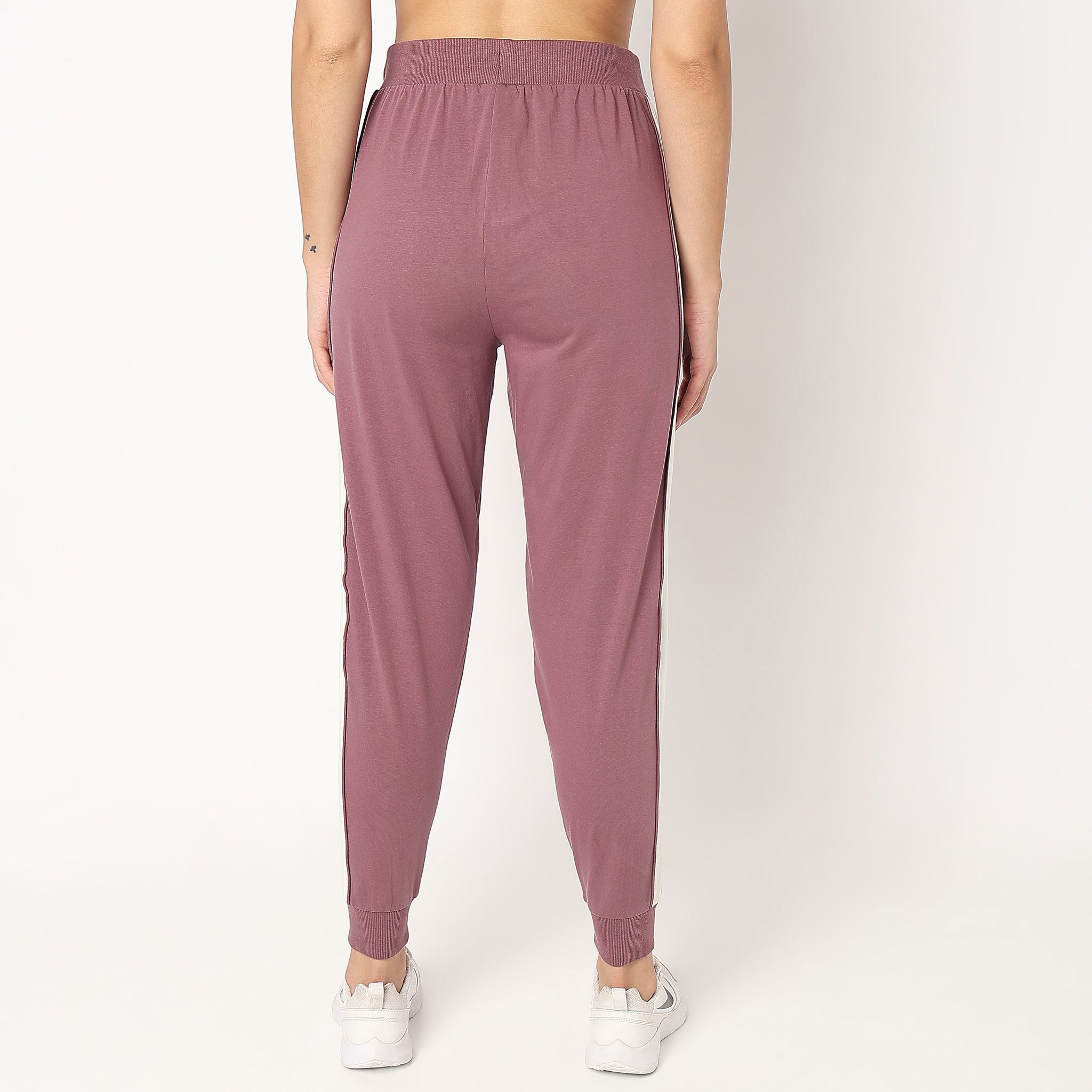 Women Wearing Regular Fit Solid Mid Rise Joggers