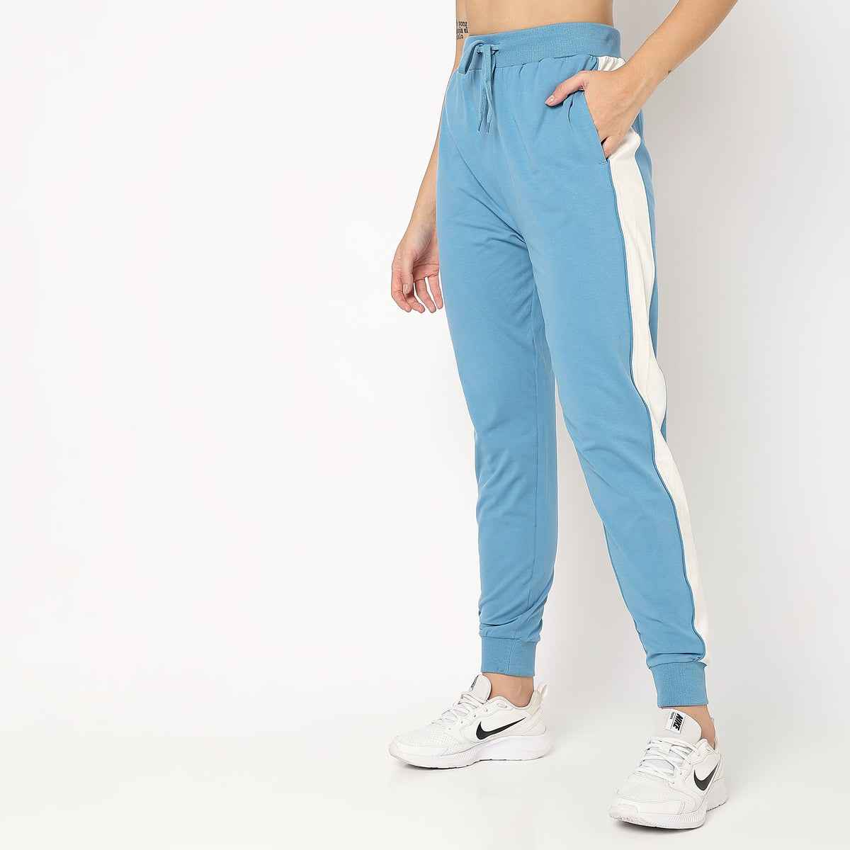 Women Wearing Regular Fit Solid Mid Rise Joggers