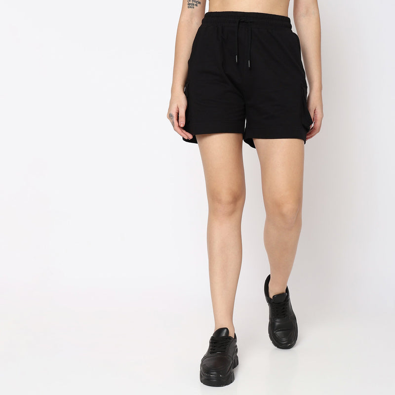 Women Wearing Regular Fit Solid Mid Rise Short