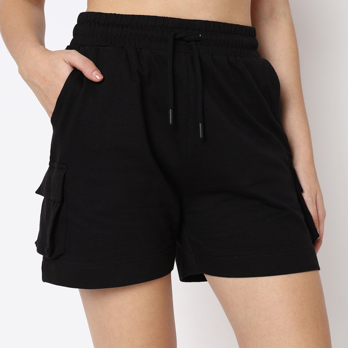 Women Wearing Regular Fit Solid Mid Rise Short