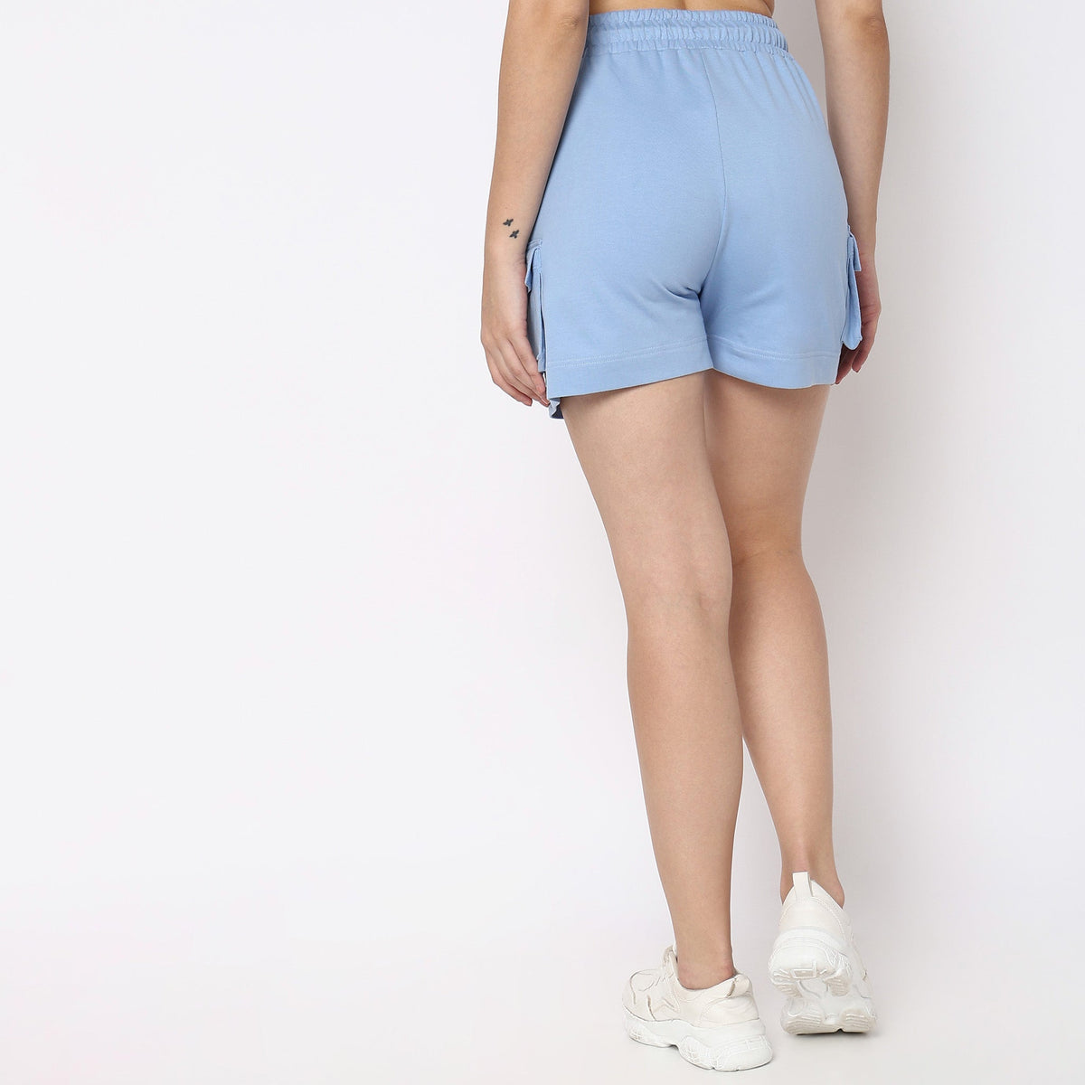 Women Wearing Regular Fit Solid Mid Rise Short