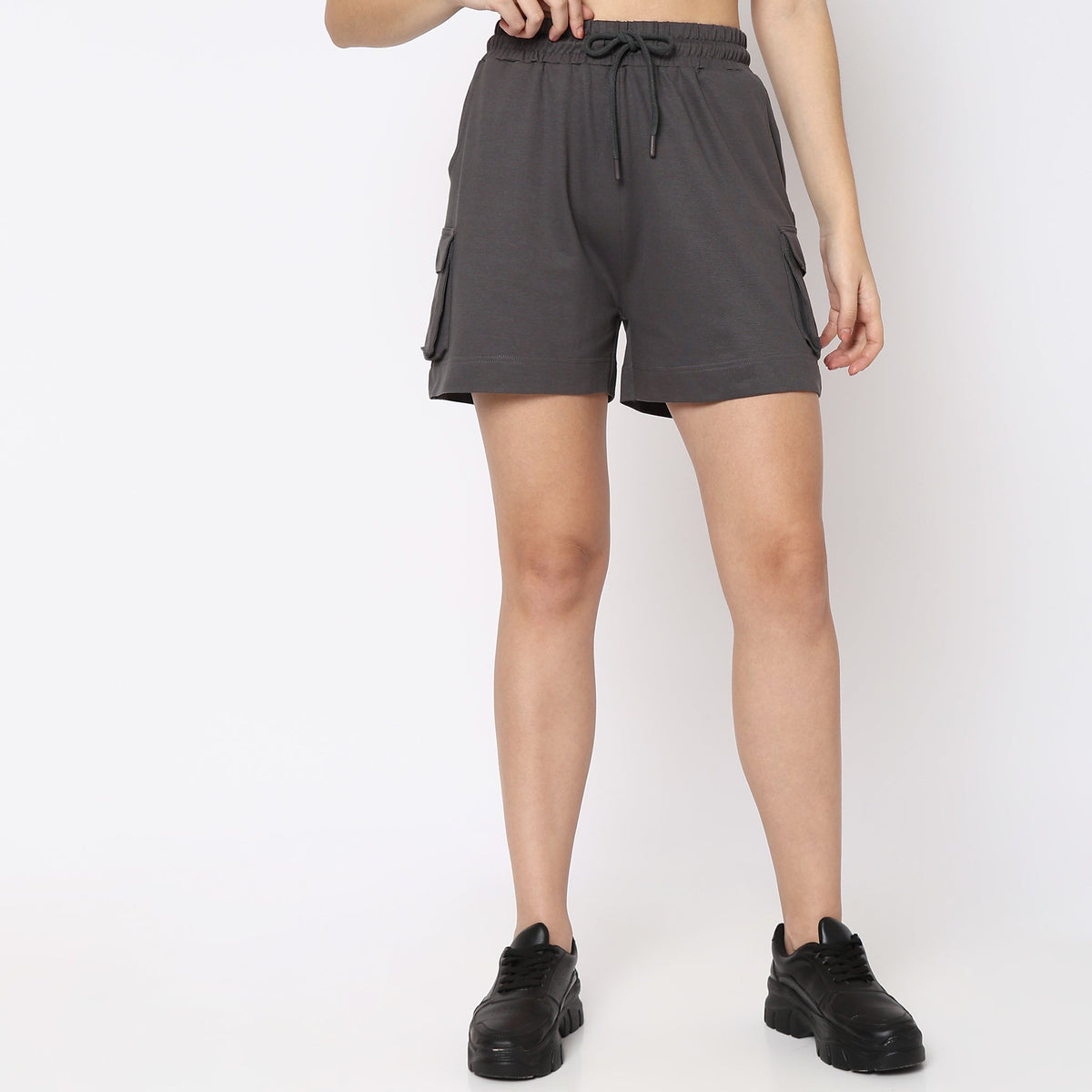 Women Wearing Regular Fit Solid Mid Rise Short