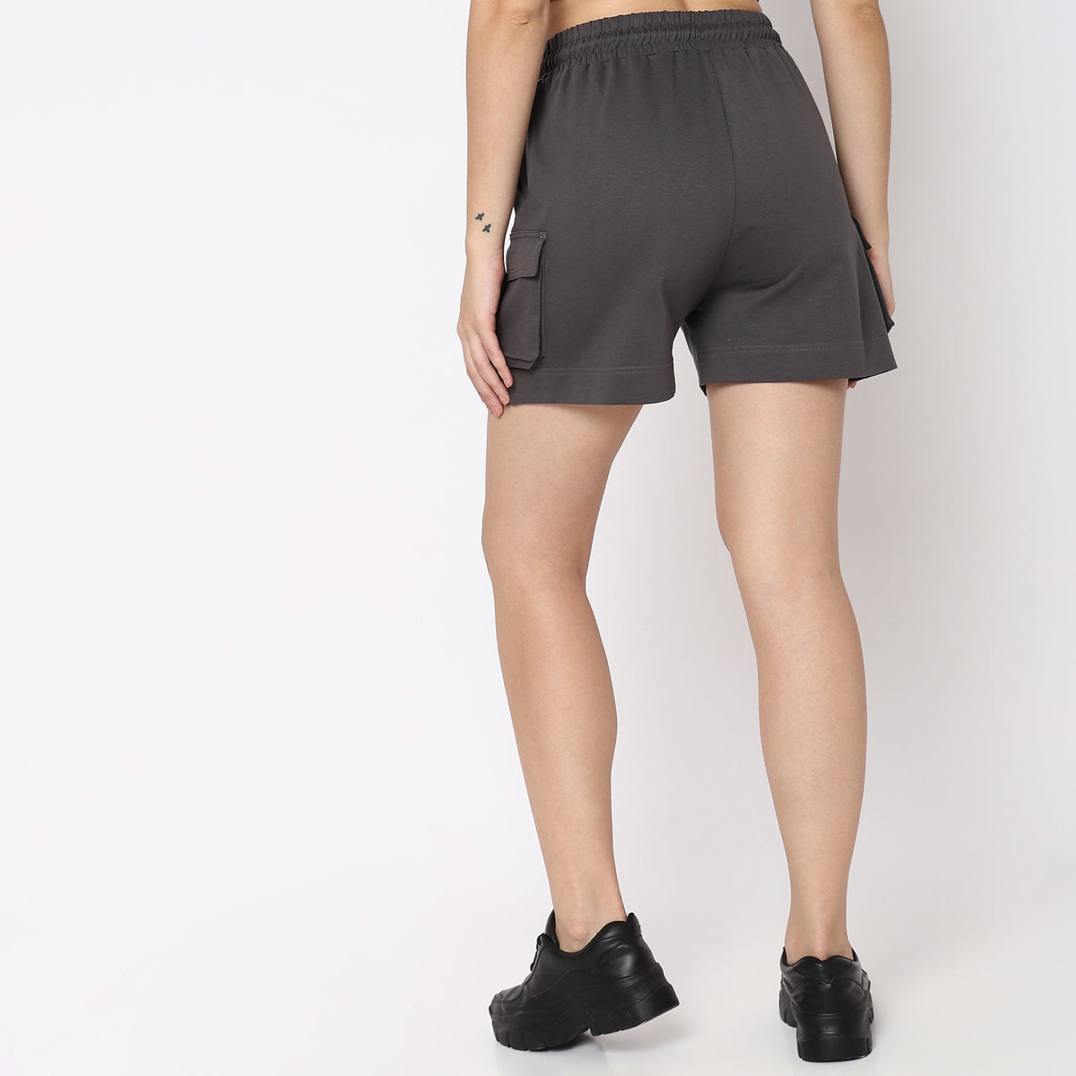 Women Wearing Regular Fit Solid Mid Rise Short